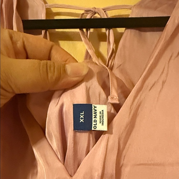 Elegant Silky Pink Sleeveless Dress - Picture 3 of 5